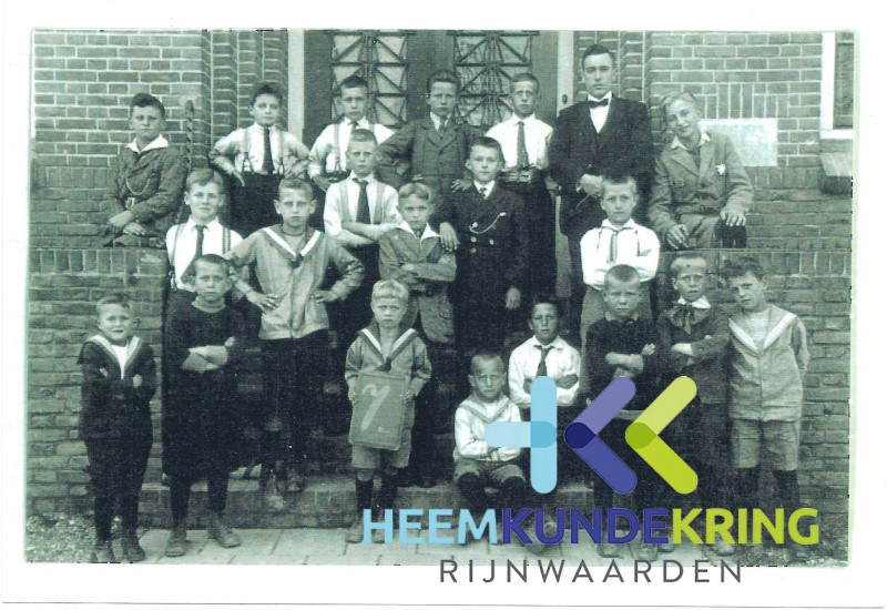 Lobith Jozef school r naast de meester, Fons v-Dungen WIE MEER